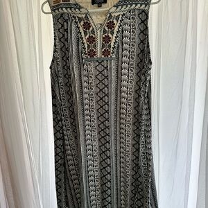 Elegant Black and White Patterned Maxi Dress
